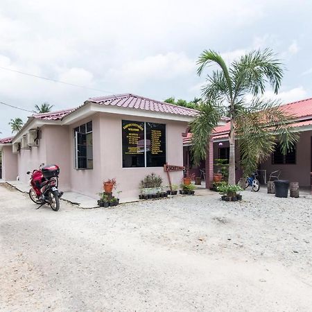 Kampung Guest House Пантай Ченанг Екстериор снимка