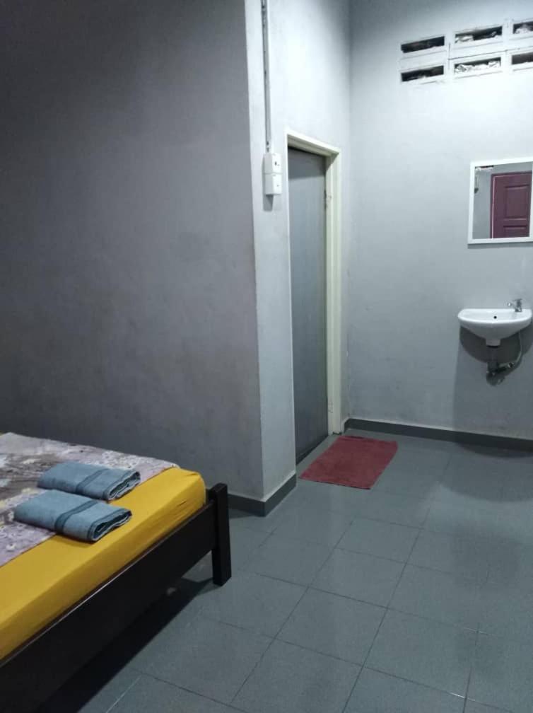 Kampung Guest House Пантай Ченанг Екстериор снимка
